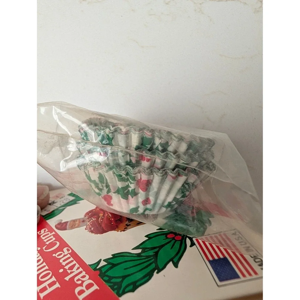 Vintage Acme Holiday Baking Cups Mini Muffin Size Holly Berry 75 Count USA Made